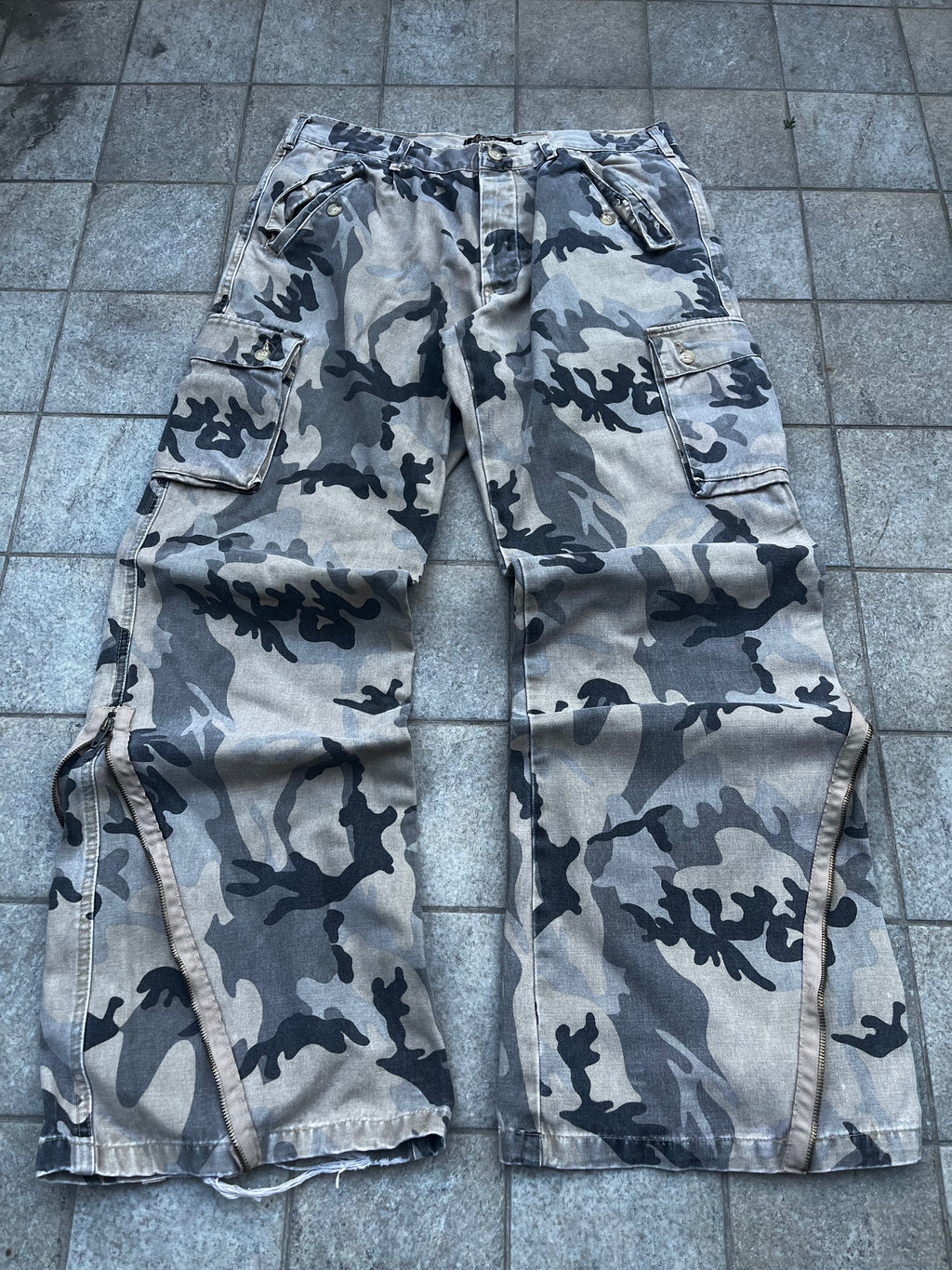 Super Flared camo Cargo Jeans