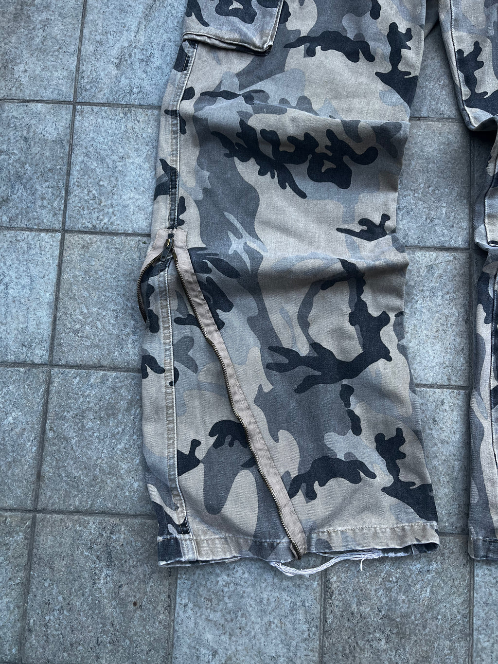 Super Flared camo Cargo Jeans