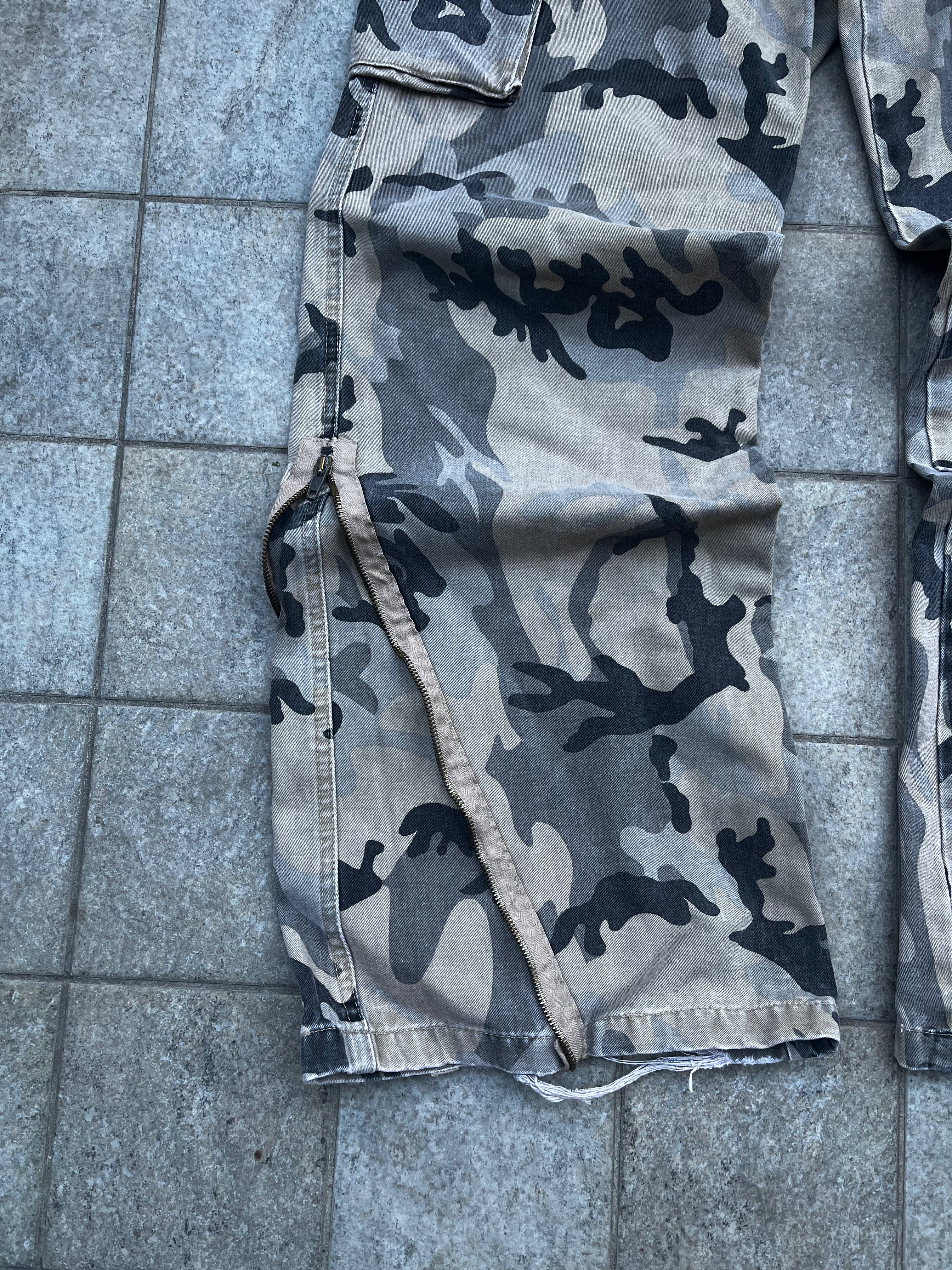 Super Flared camo Cargo Jeans
