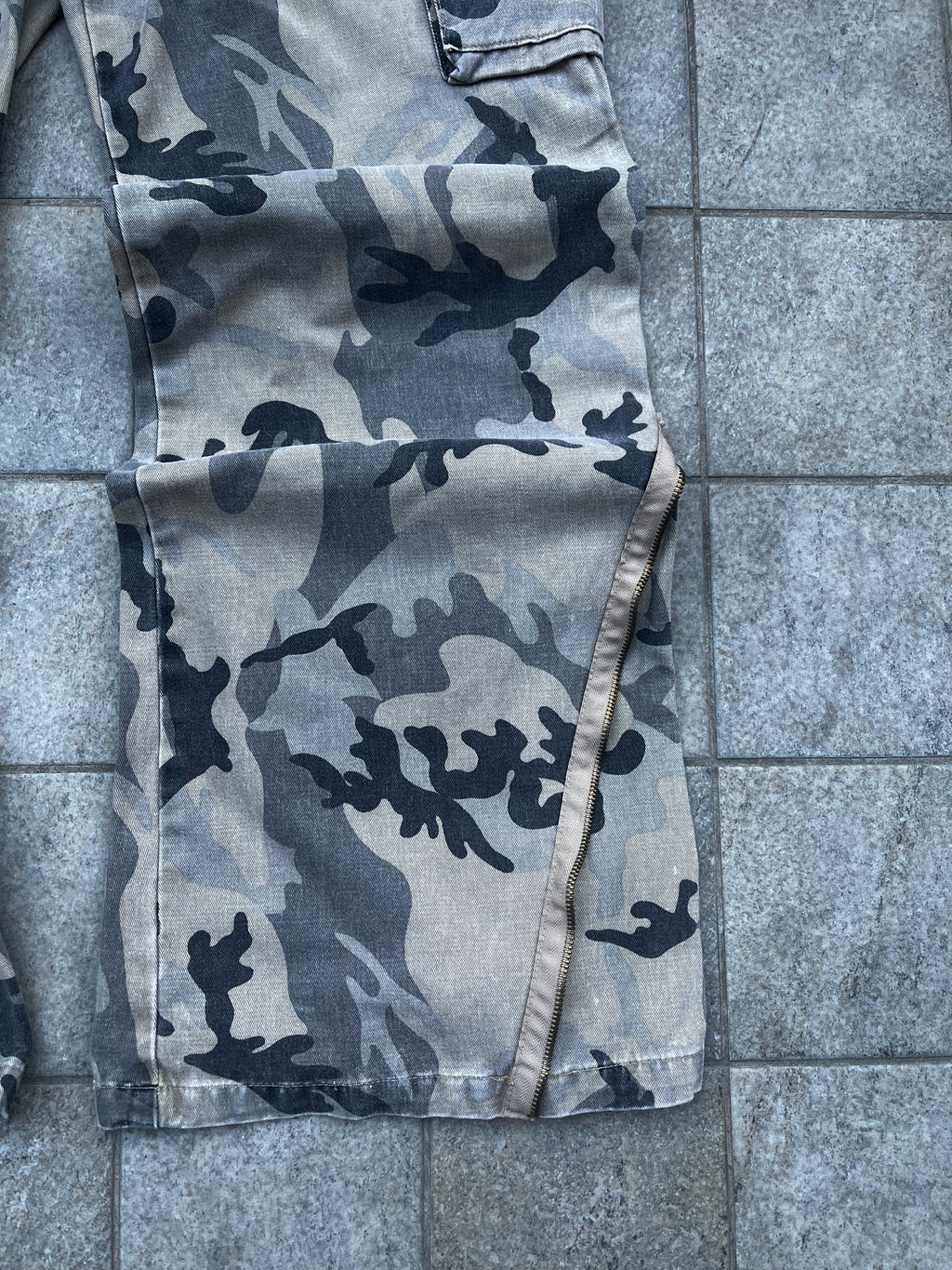 Super Flared camo Cargo Jeans