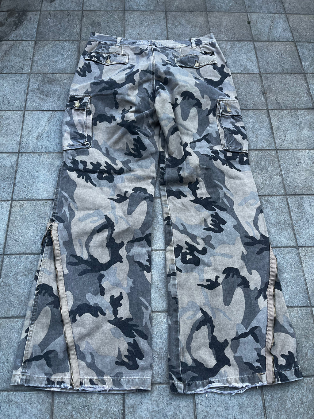 Super Flared camo Cargo Jeans