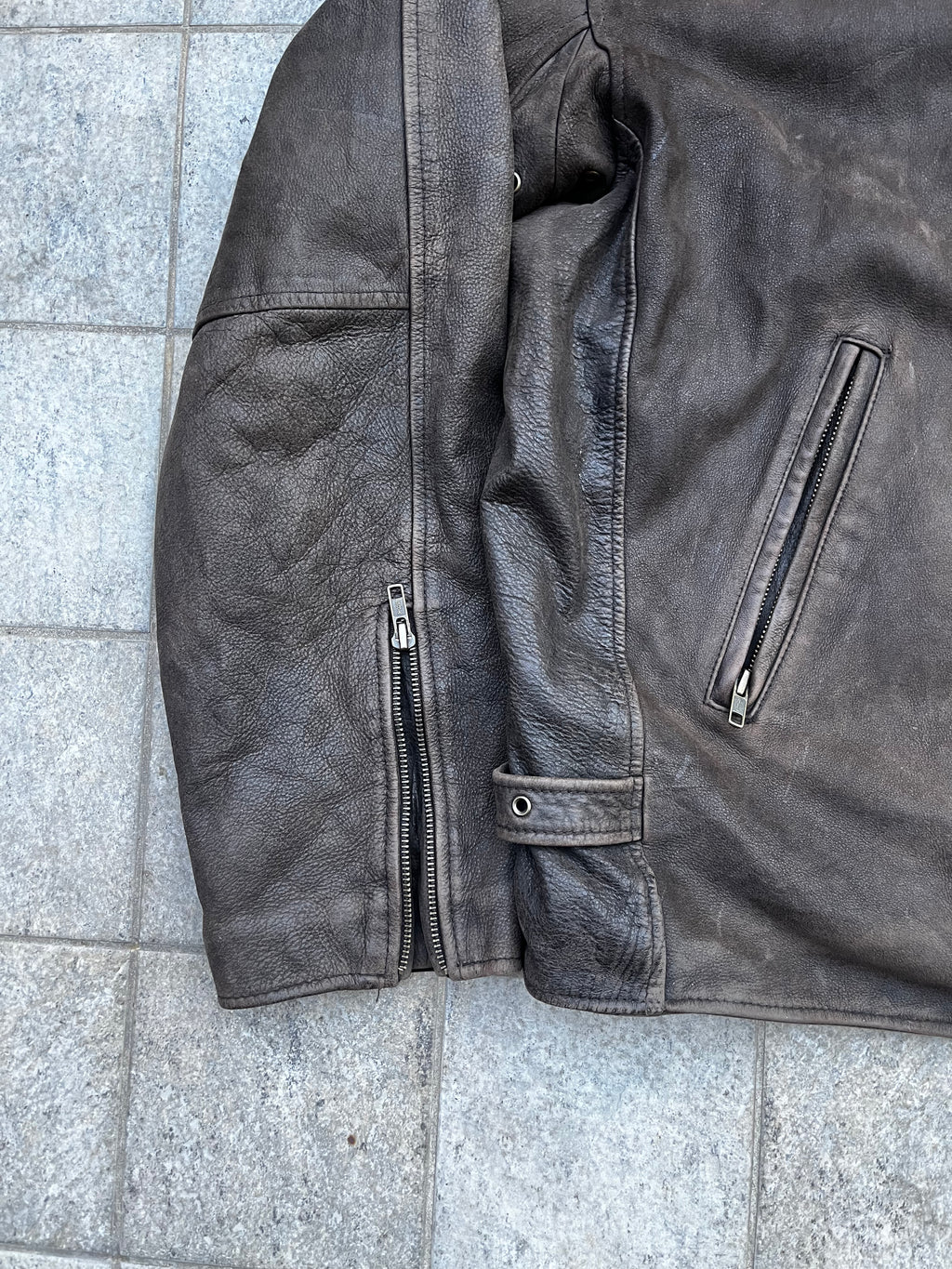 Vintagee Guess 1981 Embroidered Leather bomber Jacket