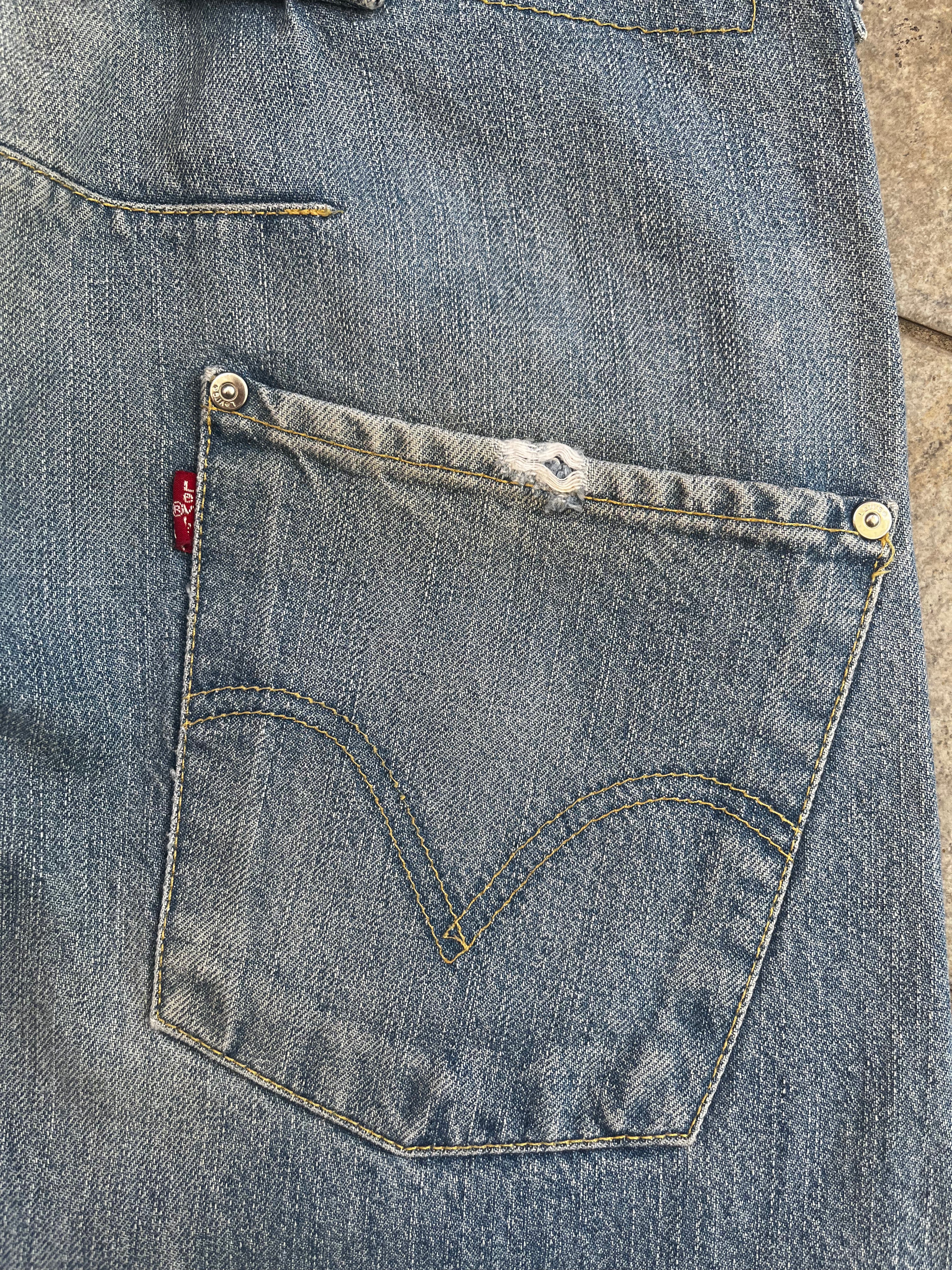 Levi's Engineered buckle back Jorts